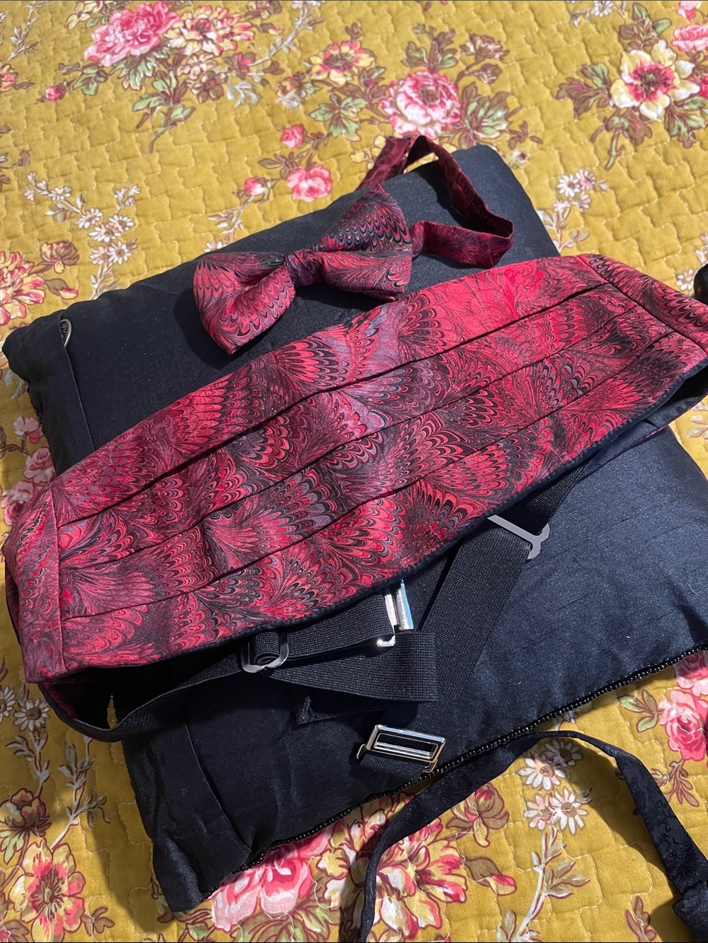 Red Patterned Cummerbund and Bow Tie Set - Men Accessories